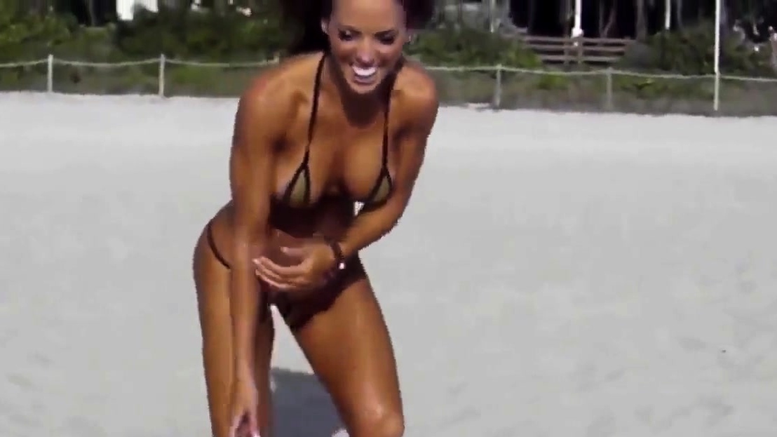 Short Beach Porn - Free High Defenition Mobile Porn Video - Extreme Short Bikini Cameltoe  String On Beach - - HD21.com